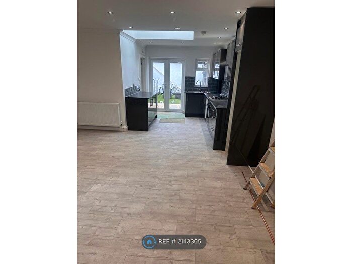 3 Bedroom Detached House To Rent In Rosedale Road, London, E7