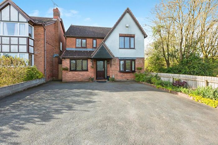 4 Bedroom Detached House For Sale In Hollowtree Road, Hamilton, Leicester, LE5