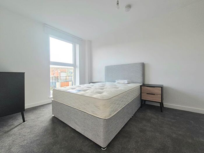 1 Bedroom Flat To Rent In Cow Green, Halifax, HX1