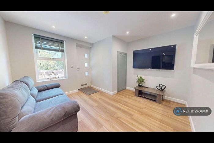 2 Bedroom Flat To Rent In Hartley Avenue, Leeds, LS6