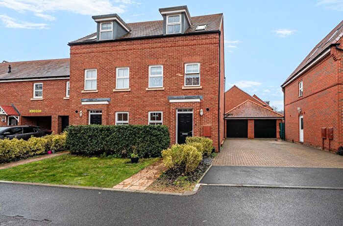 3 Bedroom End Of Terrace House For Sale In Ramsden Close, Wellesley, Aldershot, Hampshire, GU11