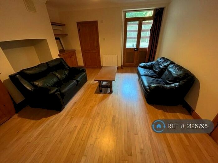 3 Bedroom Flat To Rent In Lewisham Way, London, SE4