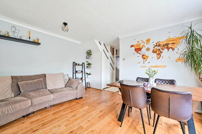 2 Bedroom House To Rent In Deerbarn Road, Guildford, GU2