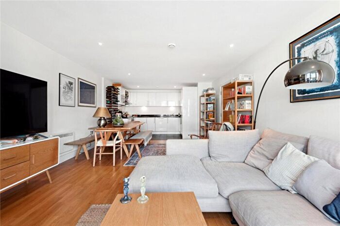 2 Bedroom Apartment To Rent In Drayton Park, London, N5