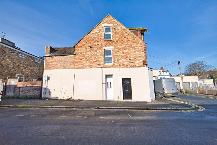 2 Bedroom Maisonette For Sale In Boscombe Road, Folkestone, CT19