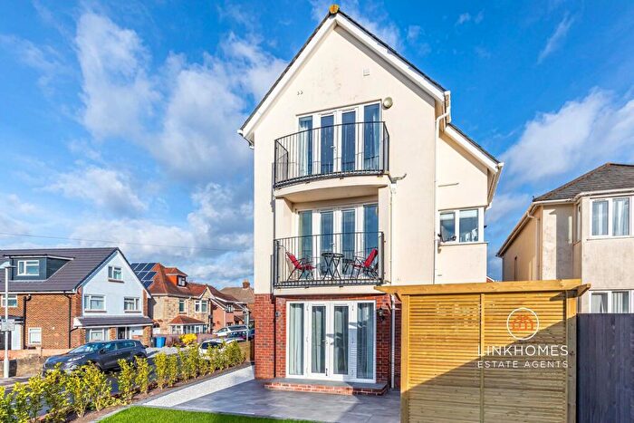 2 Bedroom Apartment For Sale In St Marys Road, Poole, BH15