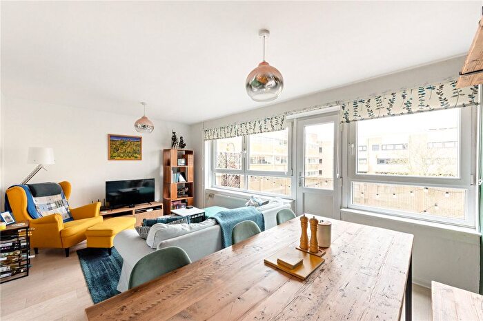 3 Bedroom Flat For Sale In Brownswood Road, London, N4