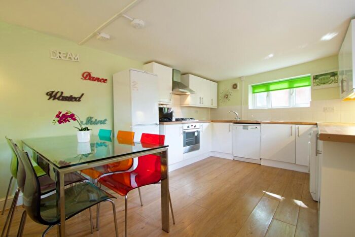 5 Bedroom Terraced House To Rent In Rolleston Drive, Nottingham, NG7