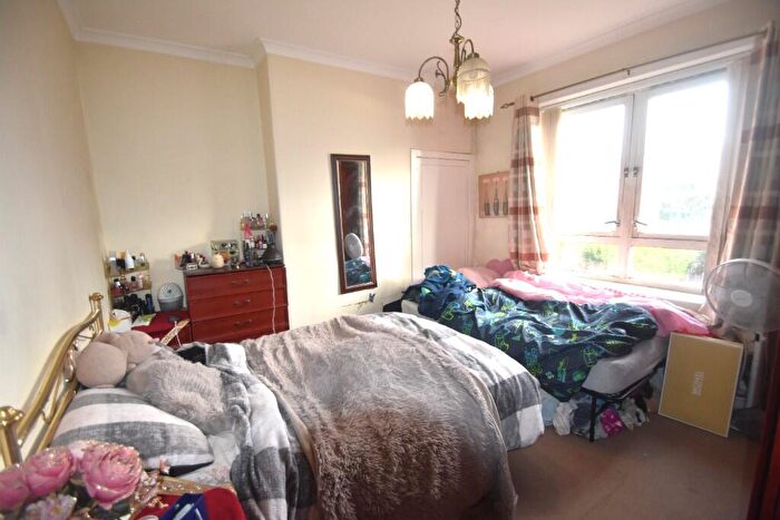 2 Bedroom Flat For Sale In Cumbernauld Road, Glasgow, G33