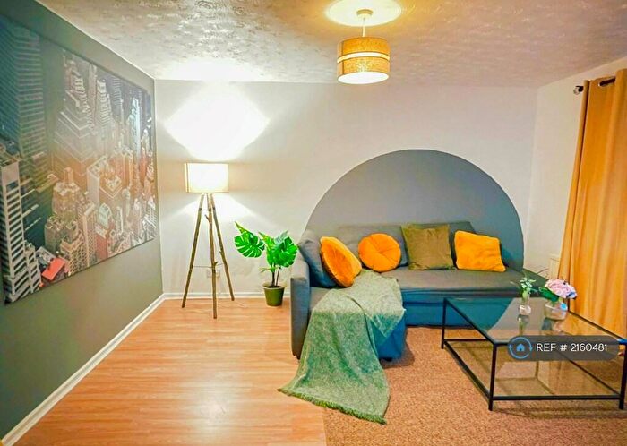 3 Bedroom Terraced House To Rent In Nineveh Gardens, Holbeck, LS11