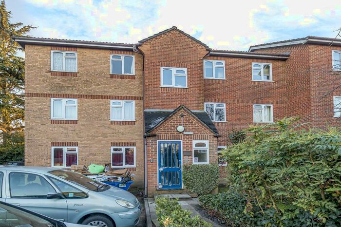 2 Bedroom Apartment To Rent In Maidenhead, Berkshire, SL6