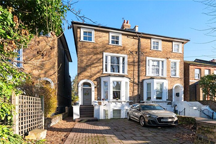 2 Bedroom Flat For Sale In Queens Road, Twickenham, TW1