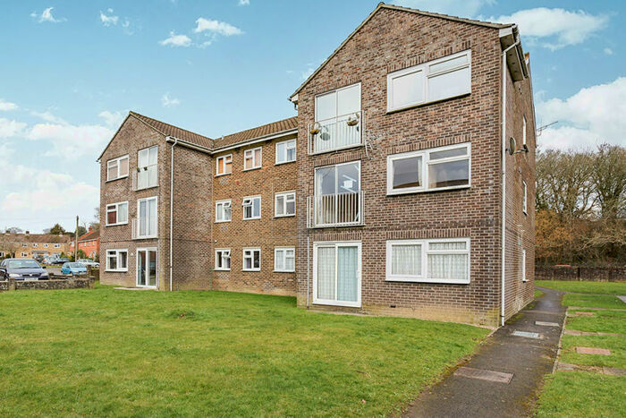 1 Bedroom Flat To Rent In Crombie Close, Waterlooville, Hampshire, PO8
