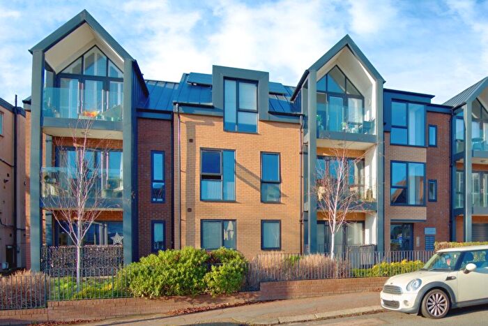 2 Bedroom Flat For Sale In Grosvenor Road, Westcliff-on-Sea, Essex, SS0