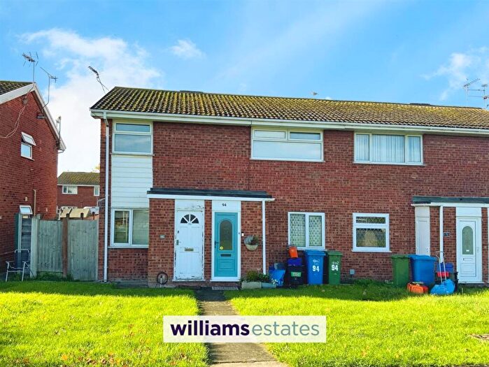 2 Bedroom Flat For Sale In Ffordd Penrhwylfa, Prestatyn, LL19