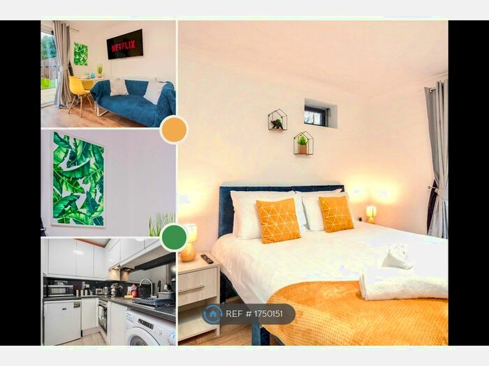 Studio To Rent In Chertsey Close, Luton, LU2