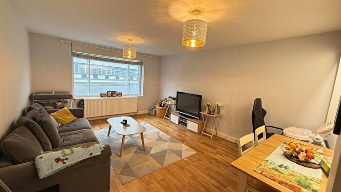 2 Bedroom Property To Rent In Mullion Court, Finchley Road, NW3
