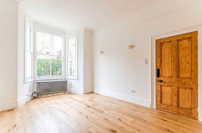 4 Bedroom Property To Rent In Wharton Street, Farringdon, London, WC1X