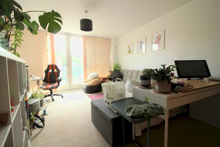 2 Bedroom Flat To Rent In Lee Bank Middleway, Park Central, Birmingham City Centre, B15