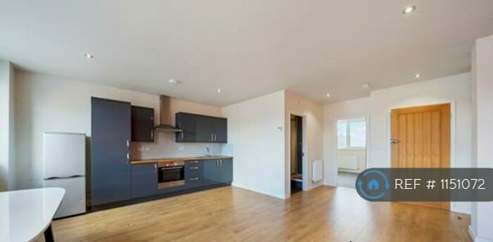 1 Bedroom Flat To Rent In High Street, Potters Bar, EN6