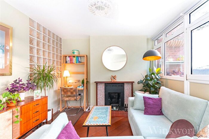 2 Bedroom Flat To Rent In Glengall Road, London, SE15