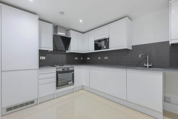 2 Bedroom Flat To Rent In Wadbrook Street, Kingston Upon Thames, KT1