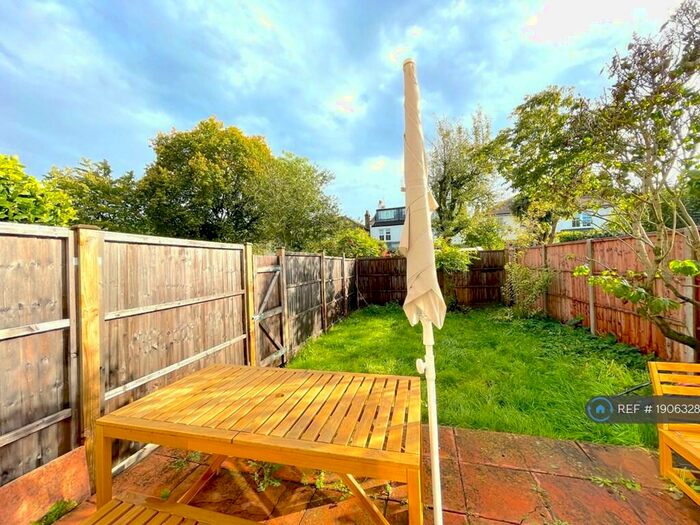3 Bedroom Flat To Rent In Manor View, London, N3