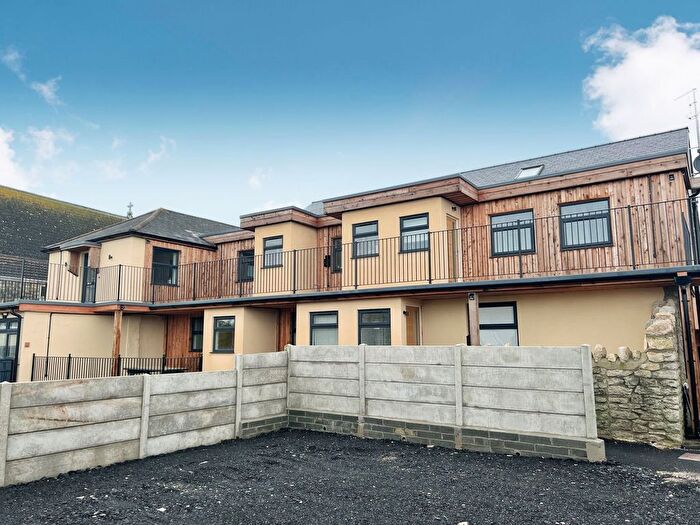 2 Bedroom Flat To Rent In Grove Road, The Grove, Portland, Dorset, DT5