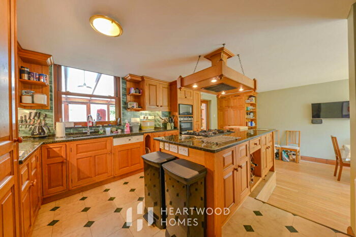4 Bedroom Detached House For Sale In London Road, St. Albans, AL1