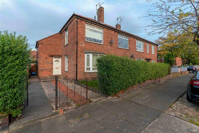 2 Bedroom Flat To Rent In Whalton Court, Gosforth, Newcastle Upon Tyne, NE3