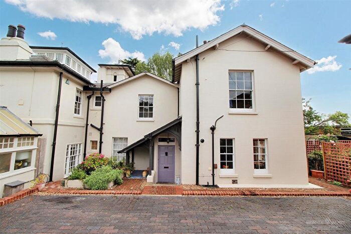 3 Bedroom Semi-Detached House To Rent In Cockney Hill, Tilehurst, Reading, RG30