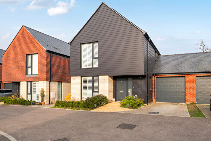 3 Bedroom Link Detached House For Sale In Buckthorn Grove, Cranleigh, GU6