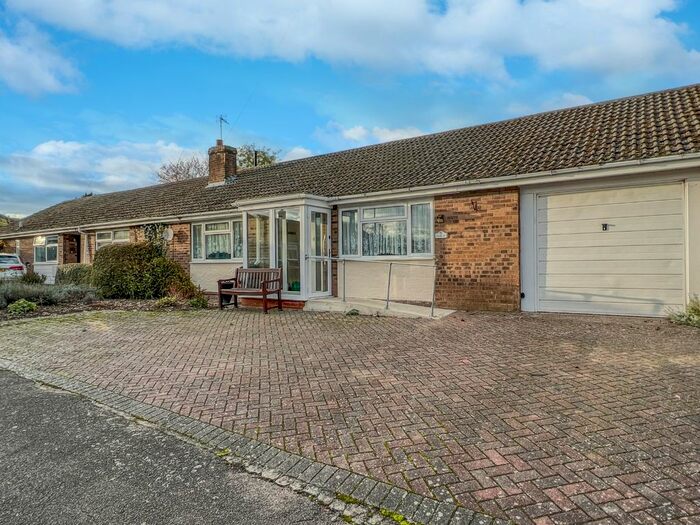 5 Bedroom Semi-Detached Bungalow For Sale In Kintbury, Duxford, Cambridge, CB22