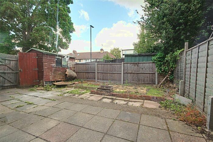 2 Bedroom Maisonette To Rent In Eagle Close, Enfield, Greater London, EN3