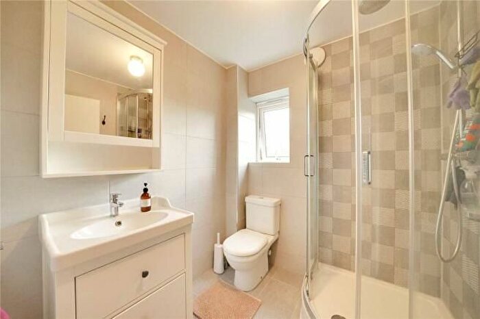 2 Bedroom Flat To Rent In Austin Court, Enfield, EN1