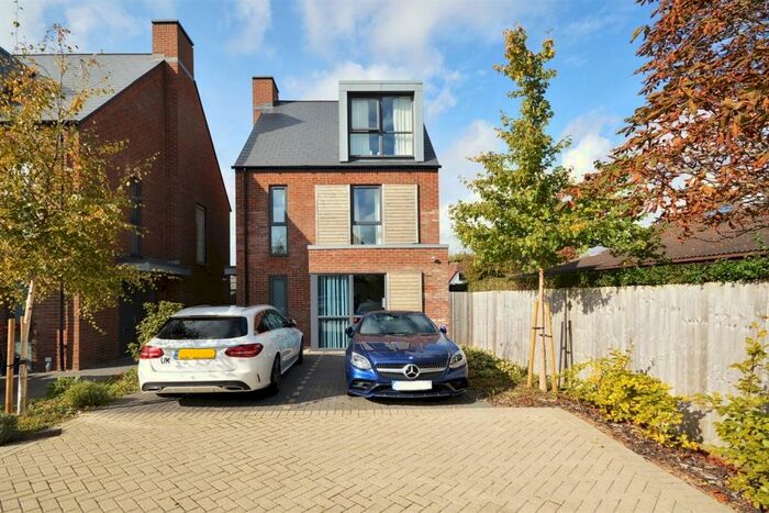 4 Bedroom Detached House To Rent In Windmill Close, Chichester, PO19