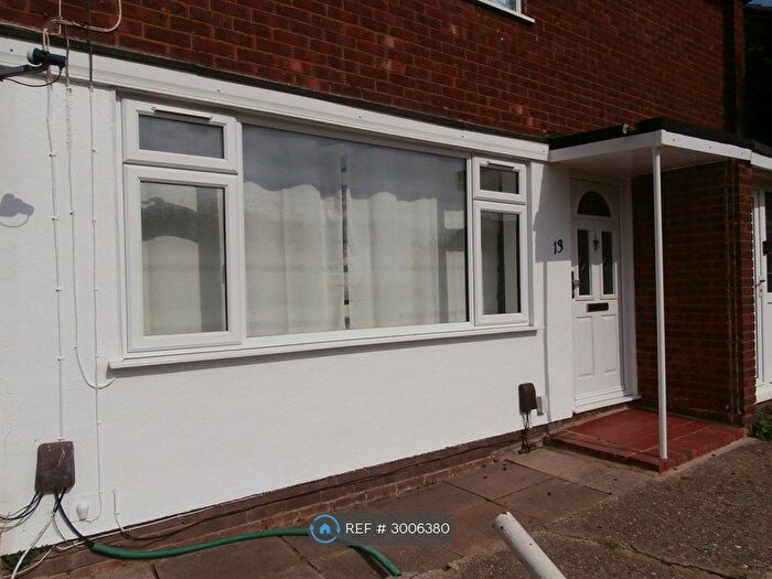 2 Bedroom Maisonette To Rent In Porlock Drive, Luton, LU2