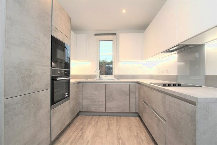 2 Bedroom Flat To Rent In Fresh Wharf Road, Barking IG11