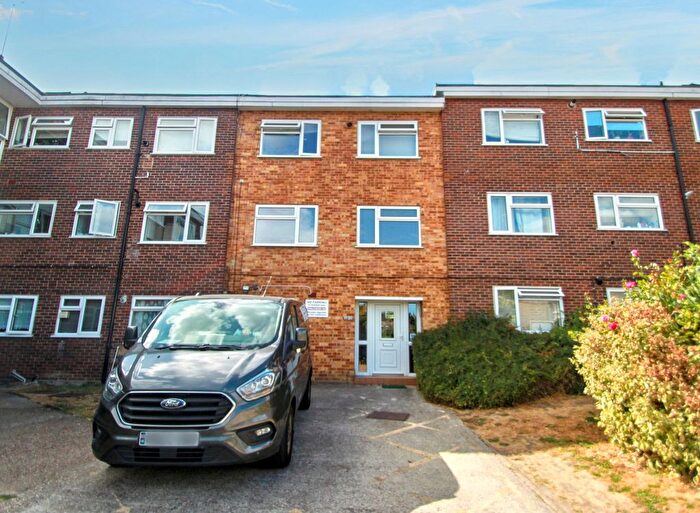 1 Bedroom Flat For Sale In Horn Lane, Woodford Green, IG8