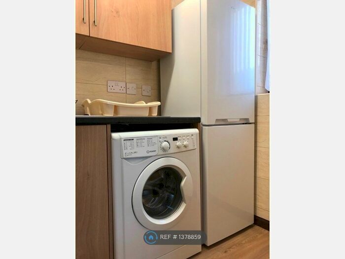 1 Bedroom Flat To Rent In Weeland Road, Knottingley, WF11