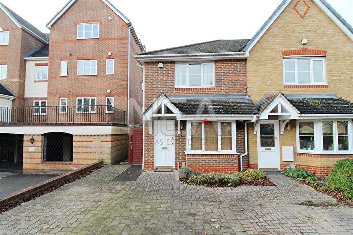 2 Bedroom Town House To Rent In Patrick Road, Caversham, Reading, RG4