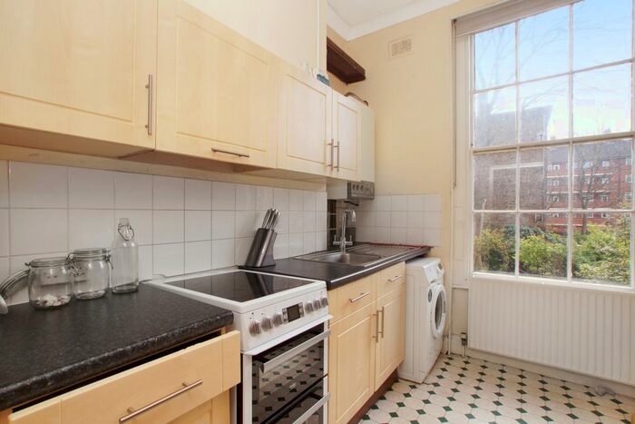 2 Bedroom Flat To Rent In Canonbury Square, London, N1