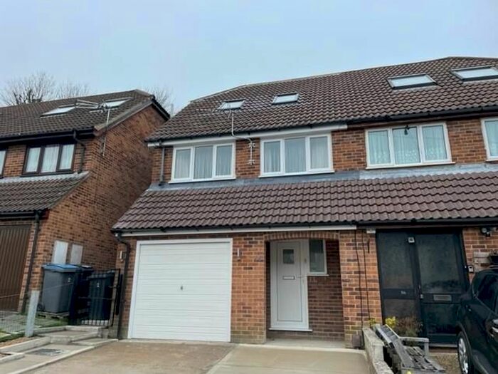 3 Bedroom Semi-Detached House To Rent In Edred Road, Dover, CT17