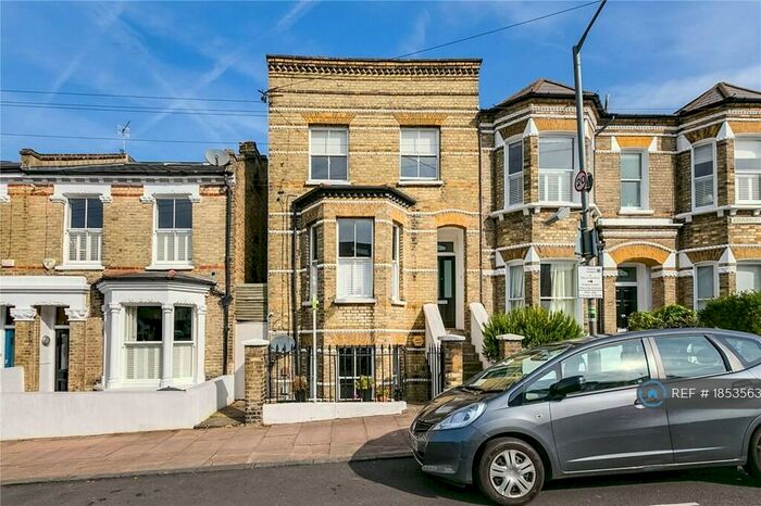 2 Bedroom Flat To Rent In Bennerley Rd, London, SW11