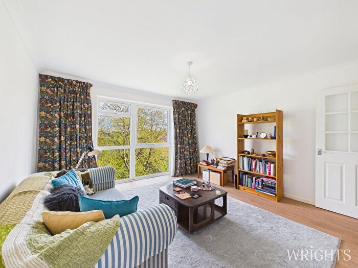 2 Bedroom Flat For Sale In Nettlecroft, Welwyn Garden City, AL7