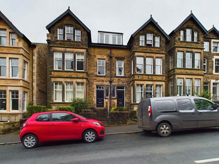 2 Bedroom Flat To Rent In Harlow Moor Drive, Harrogate, HG2
