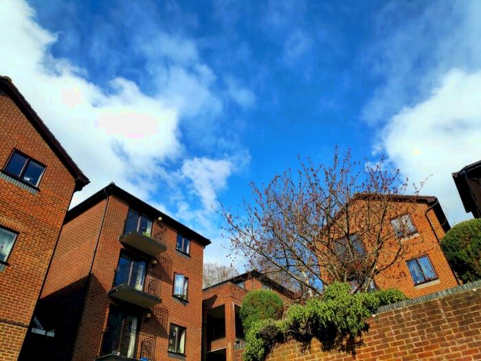 2 Bedroom Apartment To Rent In Mill Street, Redhill, RH1
