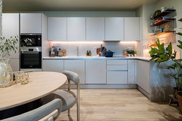 2 Bedroom Flat To Rent In Hayes, UB6