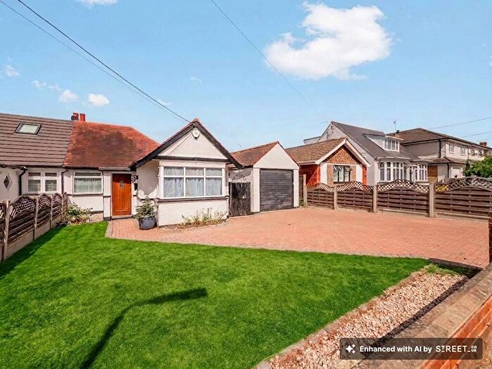 3 Bedroom Semi-Detached Bungalow For Sale In Grove Road, Rayleigh, SS6