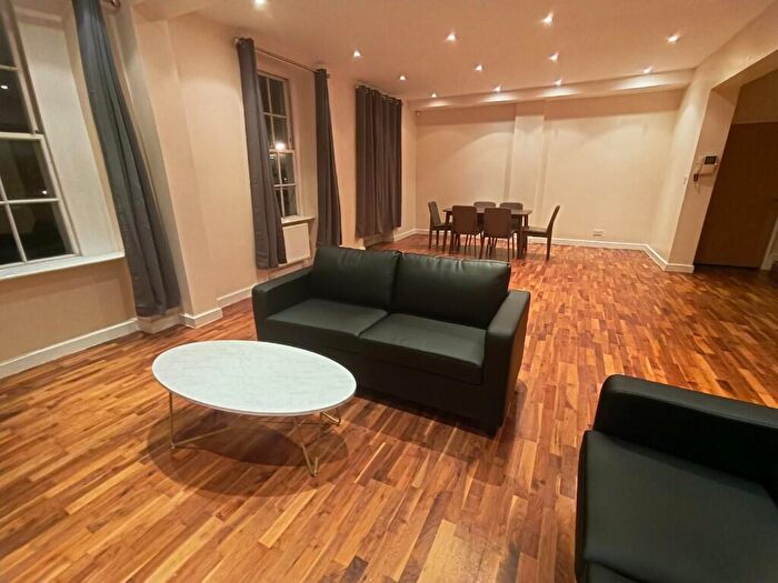 3 Bedroom Flat To Rent In Redcliffe Parade West, Bristol, [Ref: KhpLlt], BS1
